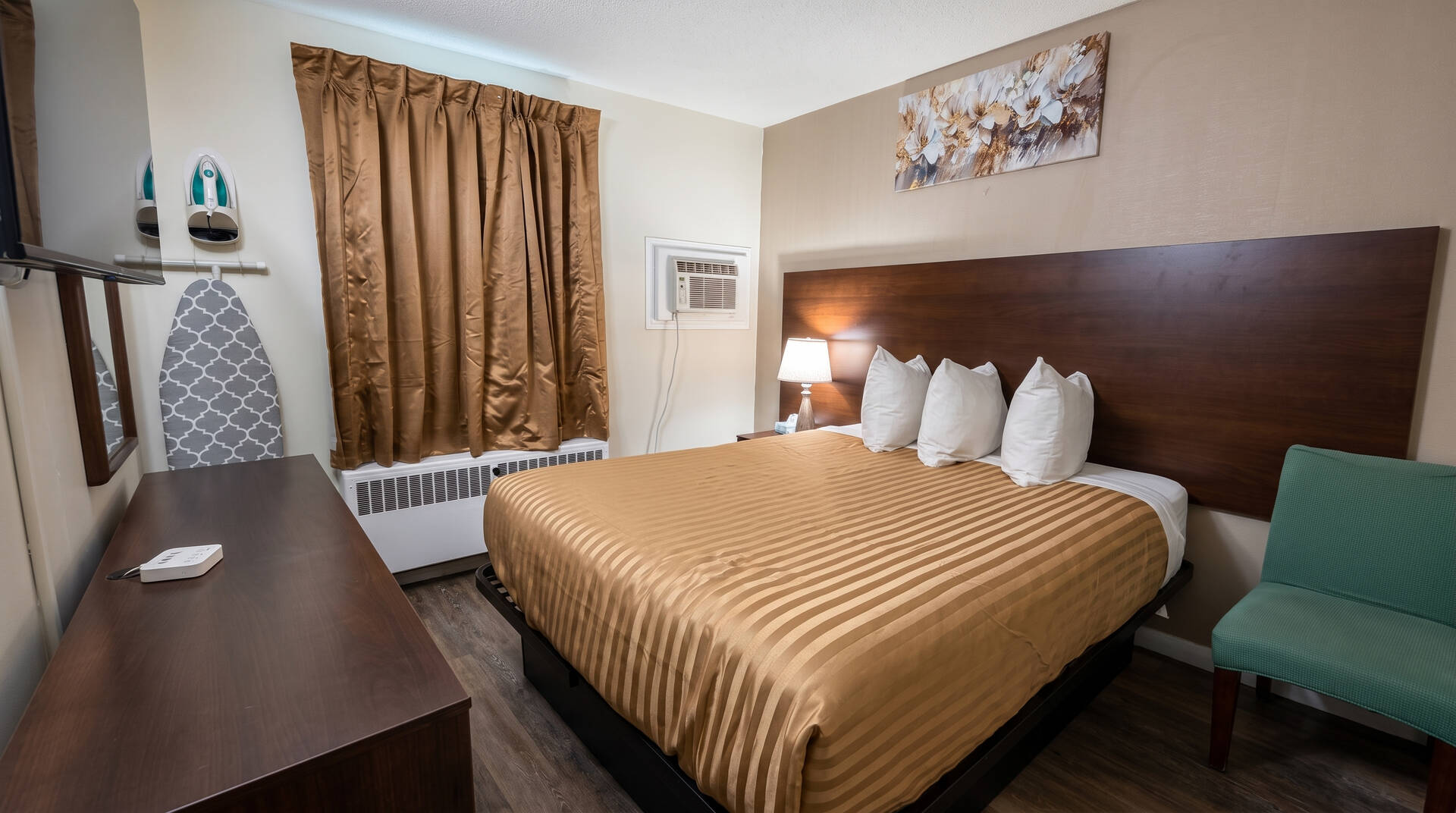 Suite with Two Bedrooms & Kitchen at Perth Plaza Rooms & Suites